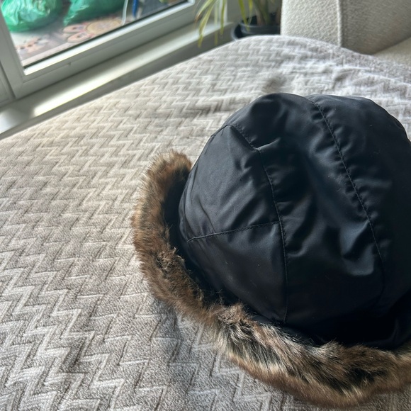 Simon’s woman trapper hat - Picture 3 of 6